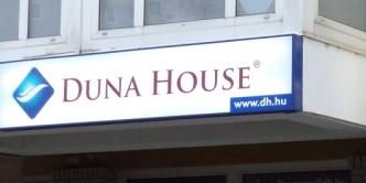 Az egyik iroda portálja, forrás: Duna House