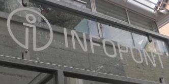 Az Infopont bejárata, fotó: Bódis Gábor